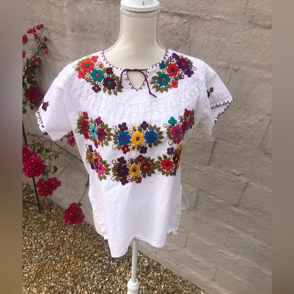 Vintage hand embroidered bohemian flower Mexican tihuana linen blouse - Picture 2 of 13